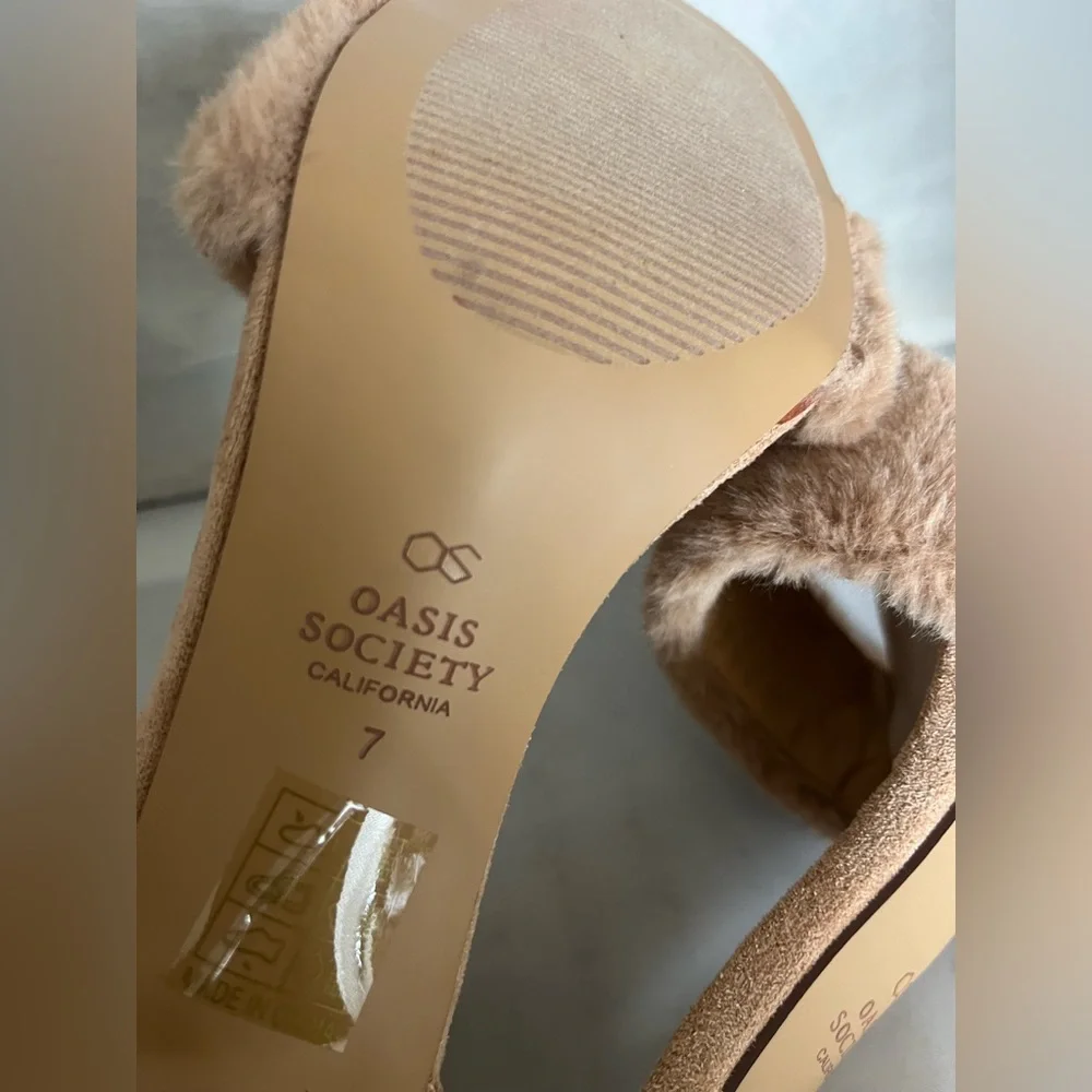 Oasis Society Plush Tan suede Heels 7
